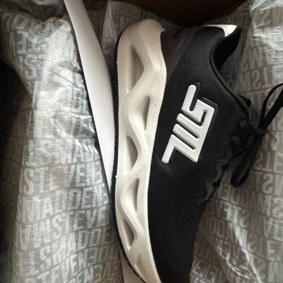 Steve Madden Black and White Men's Sneakers - Picture 2 of 2